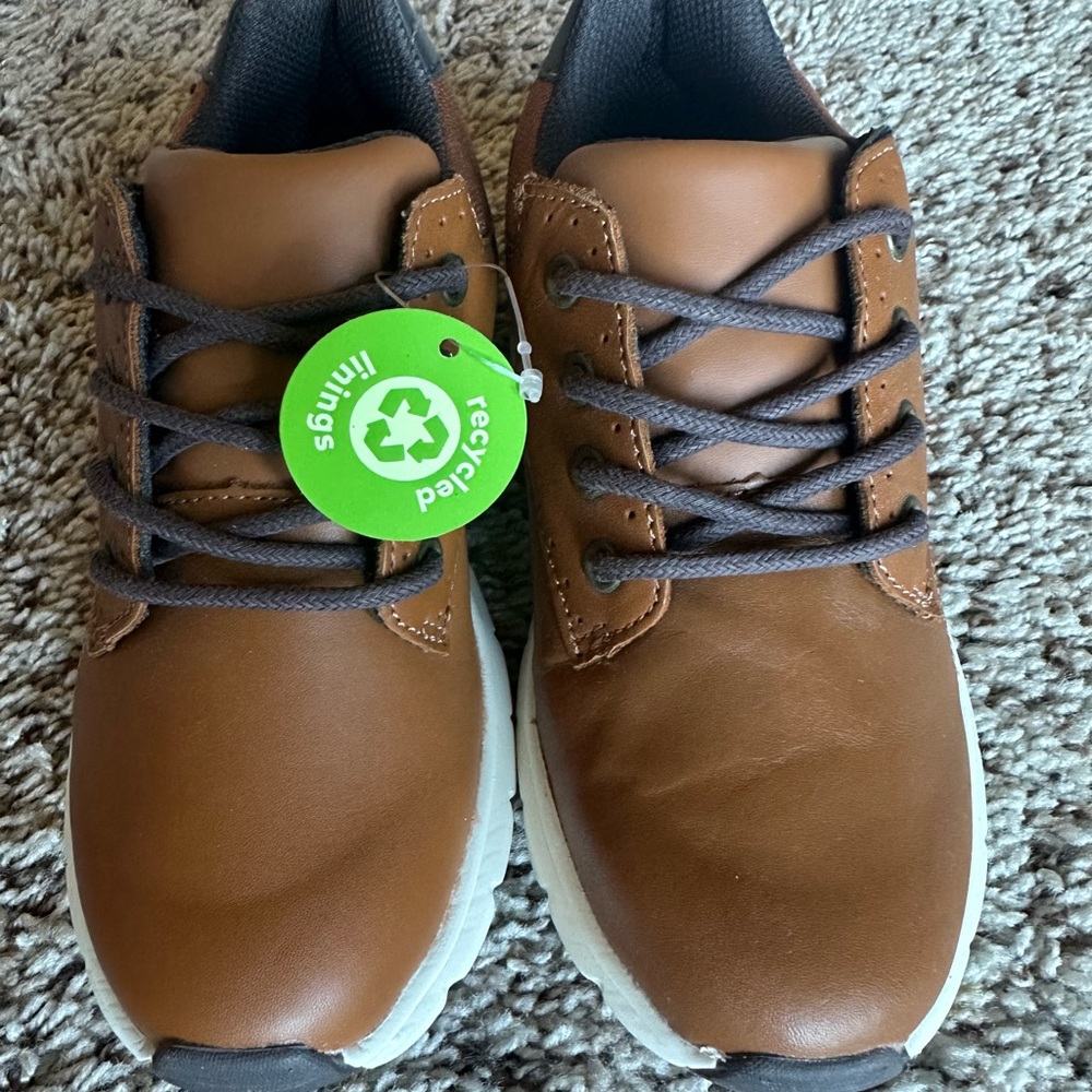 Stride Rite CRU Sierra Brown kids Shoes 1M little kid. New Without Box.